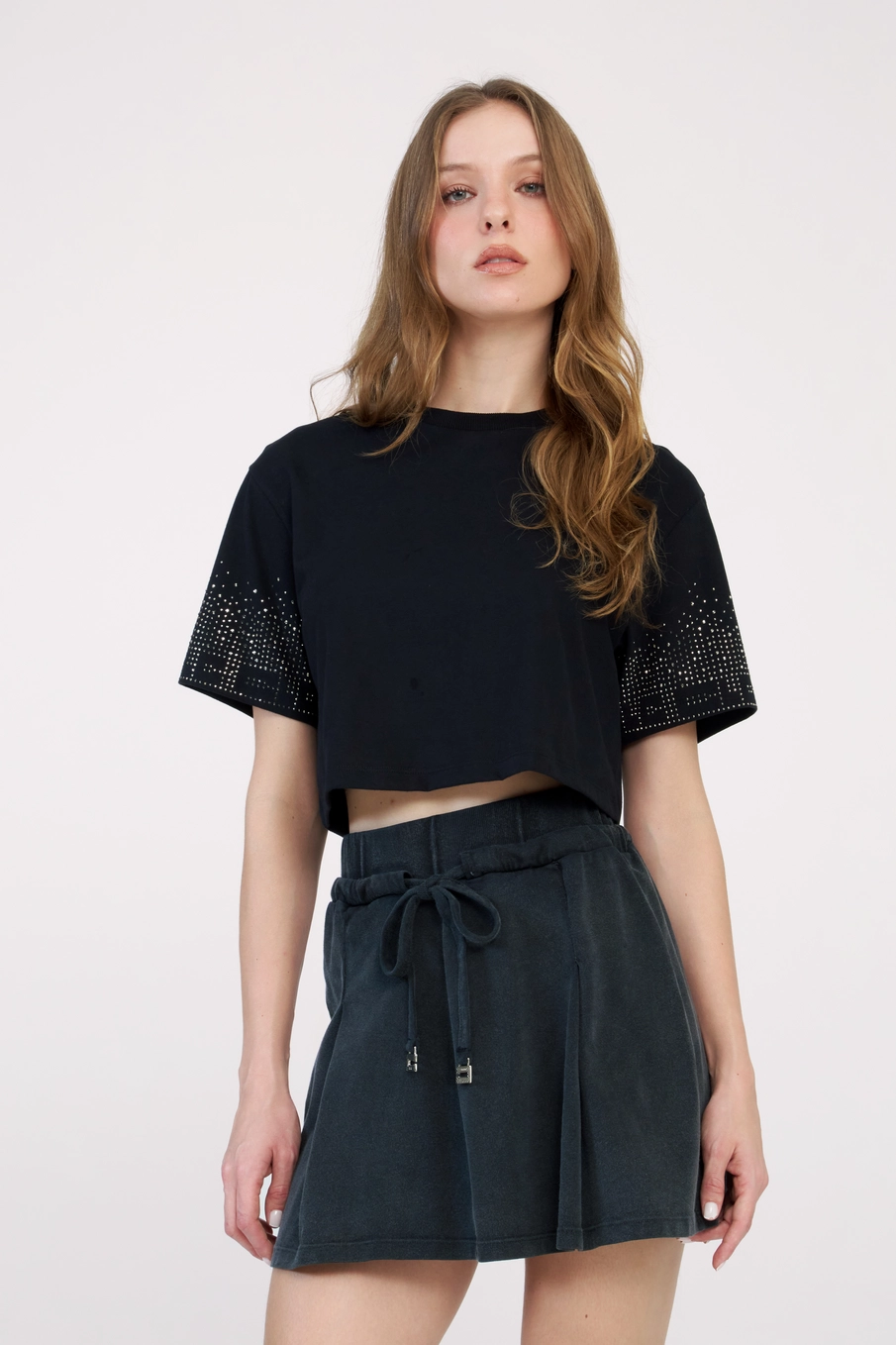 Camiseta Feminina Box Com Aplicação Preto 1