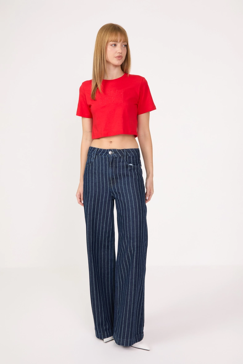 Camiseta Feminina Regular Detalhe Frontal Vermelho 1