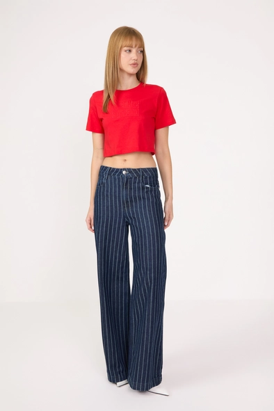 Camiseta Feminina Regular Detalhe Frontal