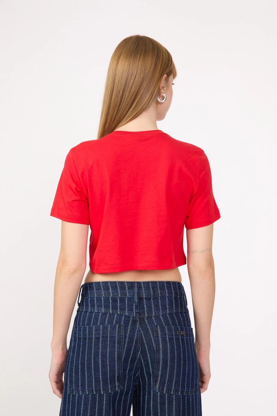 Camiseta Feminina Regular Detalhe Frontal Vermelho 4
