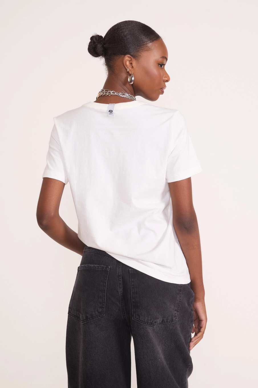 Camiseta Básica Com Monograma Off Shell