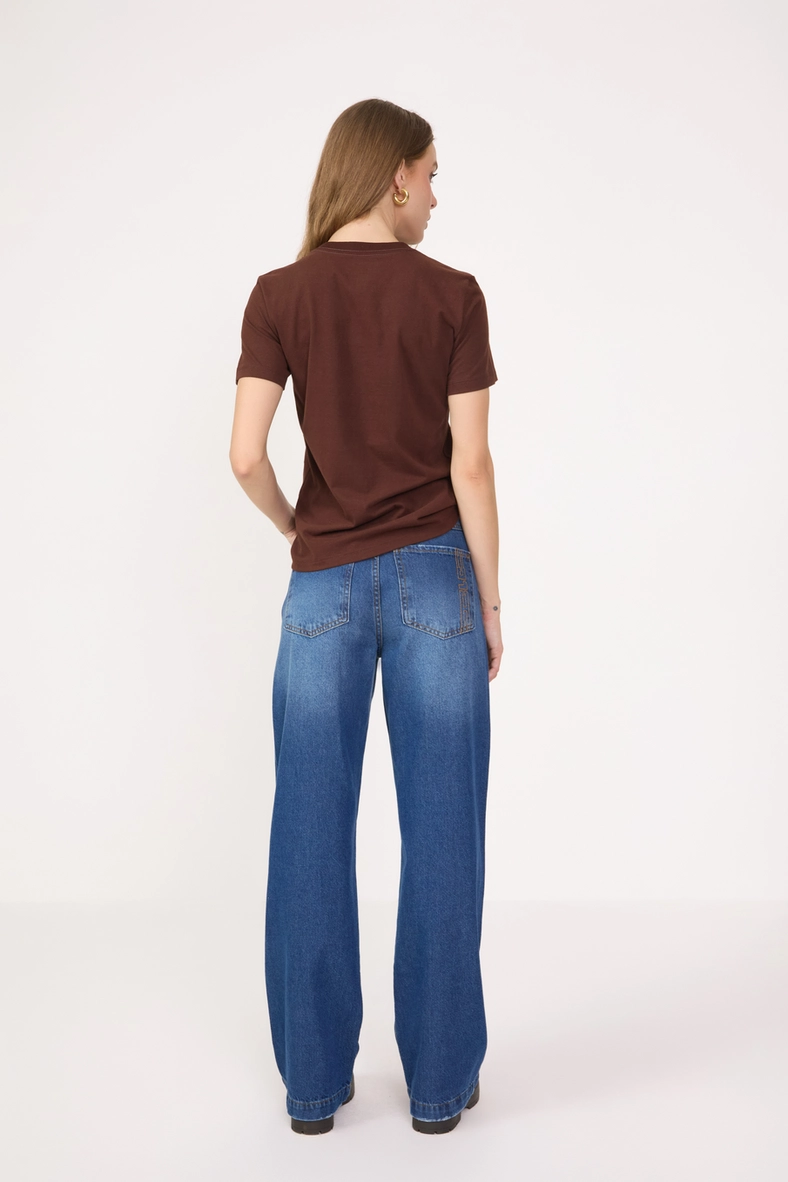 Camiseta Feminina Regular Estampada Marrom 2