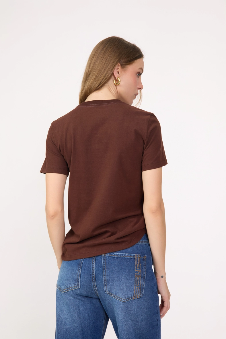 Camiseta Feminina Regular Estampada Marrom 4