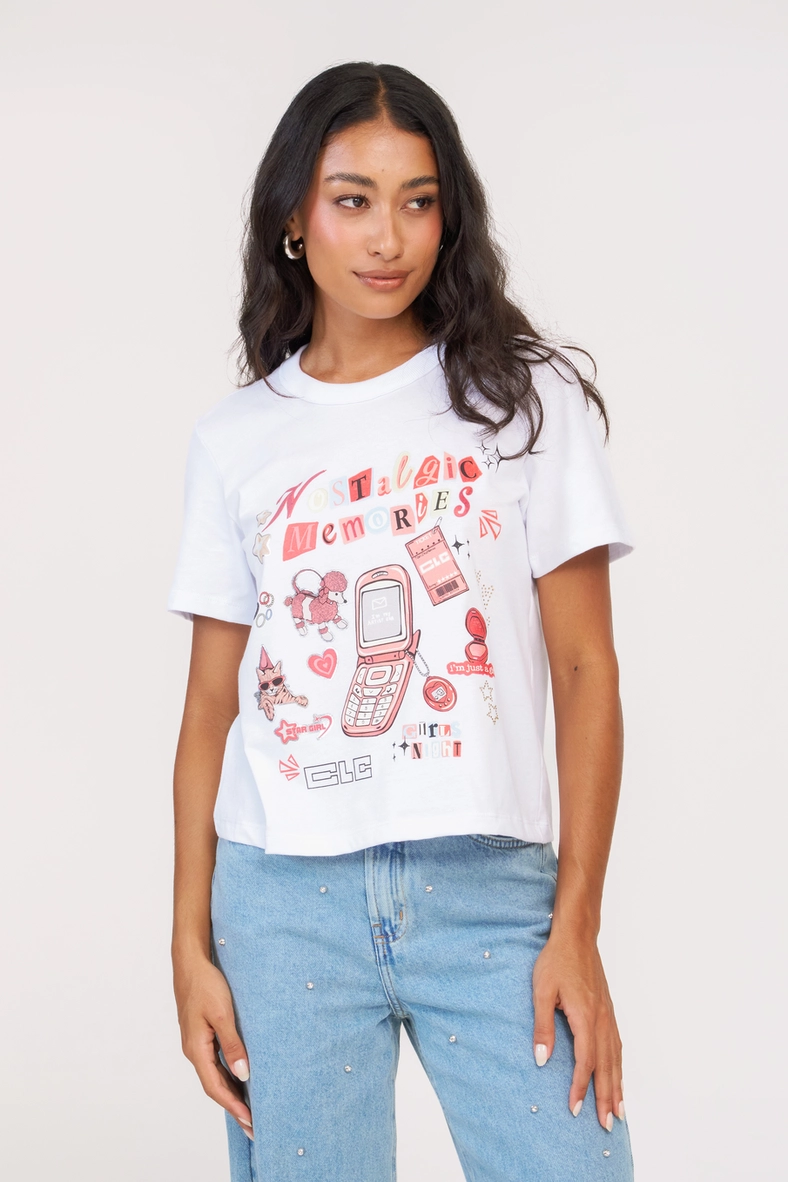 Camiseta Feminina Regular Nostalgic Com Aplicação Branco 1