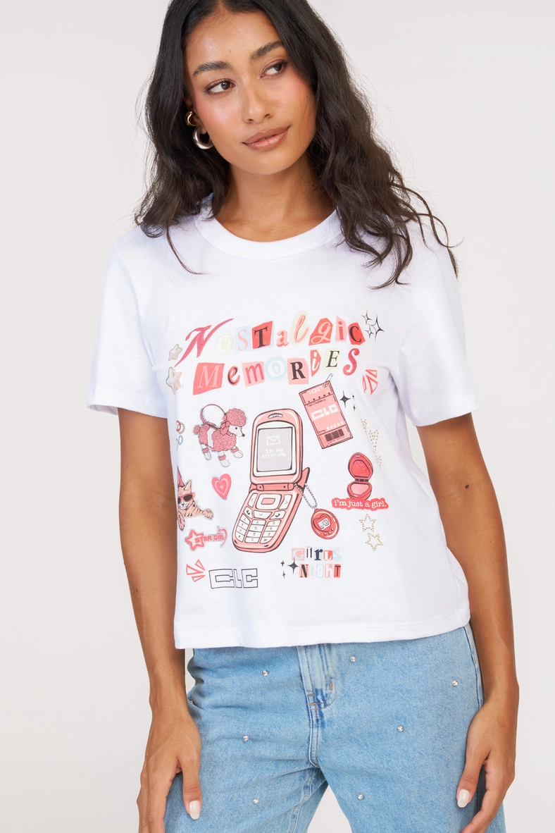 Camiseta Feminina Regular Nostalgic Com Aplicação Branco 4