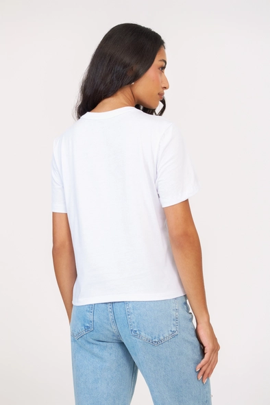 Camiseta Feminina Regular Nostalgic Com Aplicação