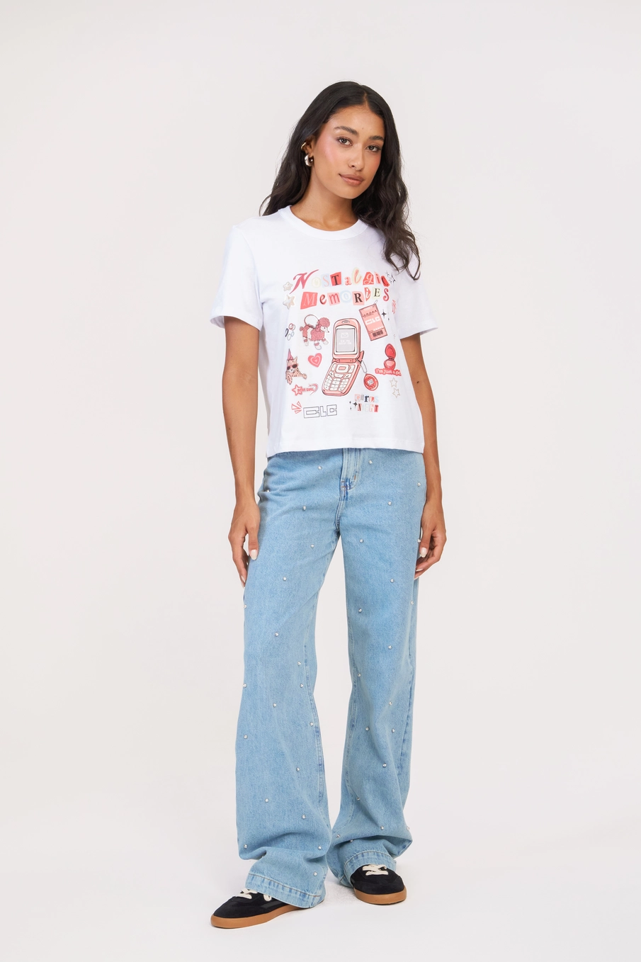 Camiseta Feminina Regular Nostalgic Com Aplicação Branco 5