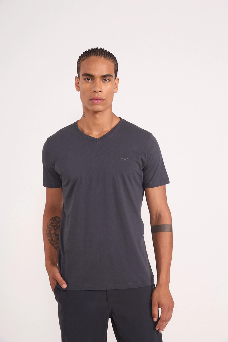 Camiseta Masculina Gola V