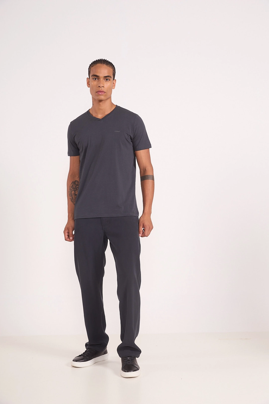 Camiseta Masculina Gola V Cinza
