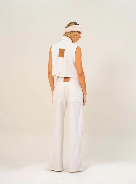 Calça Feminina Com Bolsos Utilitários