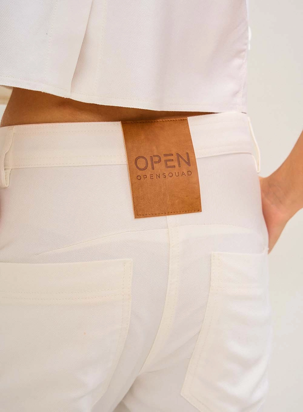 Calça Feminina Com Bolsos Utilitários Off Shell 4