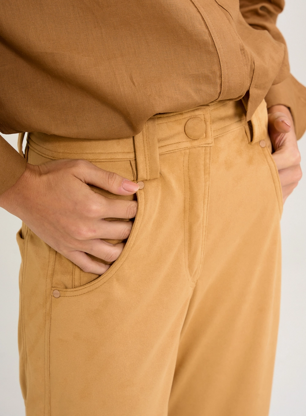 Calça Feminina Com Barra Ajustável Bege 3