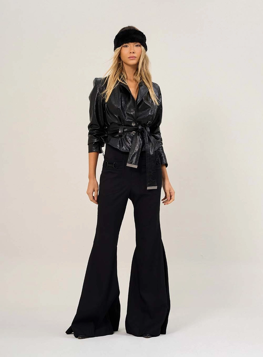 Calça Flare Com Detalhes Utilitários Preto 4