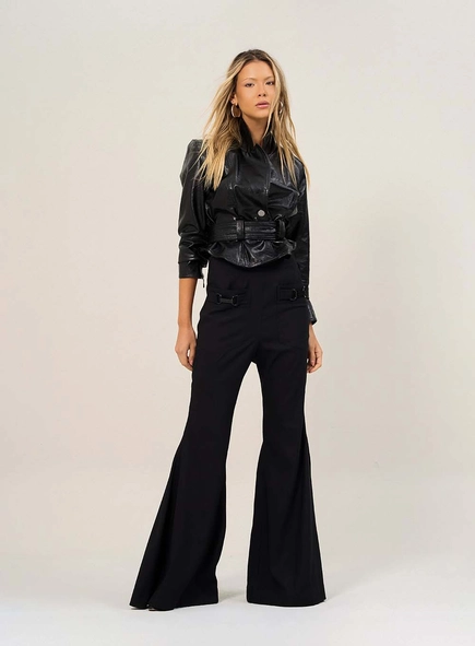 Calça Flare Com Detalhes Utilitários