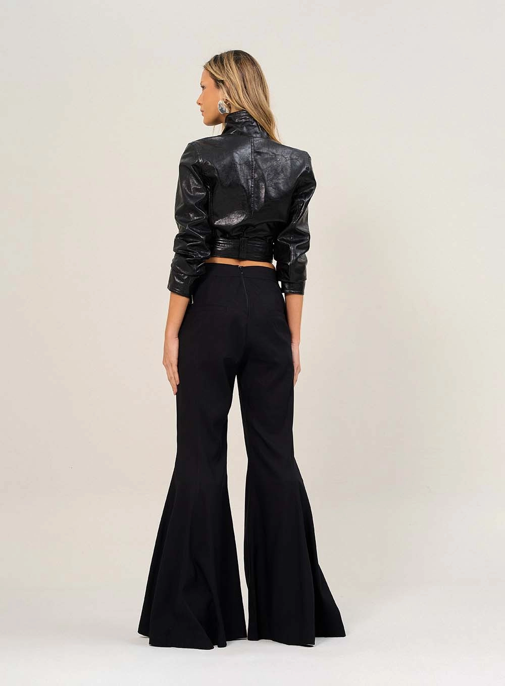Calça Flare Com Detalhes Utilitários Preto 2