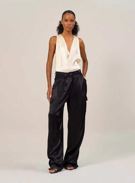 Calça Feminina Cargo Wide Leg Acetinada