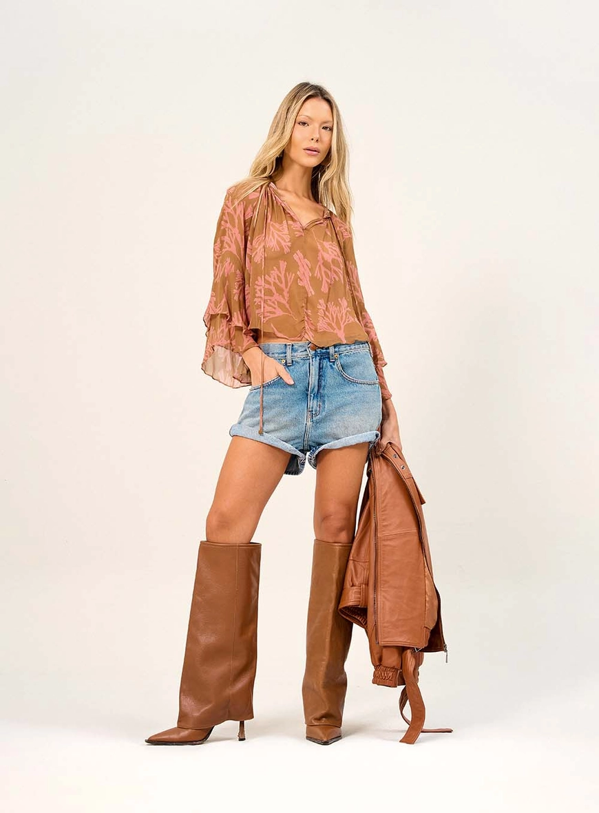Short Jeans Feminino Com Barra Desfiada Índigo 4