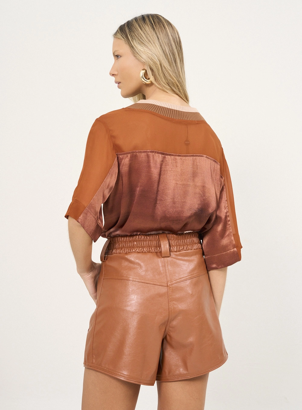 Short Feminino Com Botões Em Pu Marrom Zeus 2