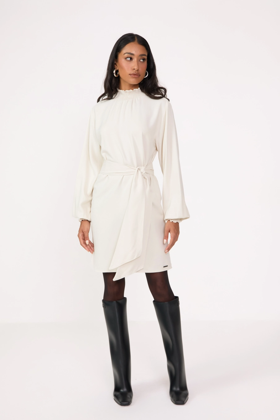Vestido Curto Comfort Gola Alta Lastex Bege Italian 1