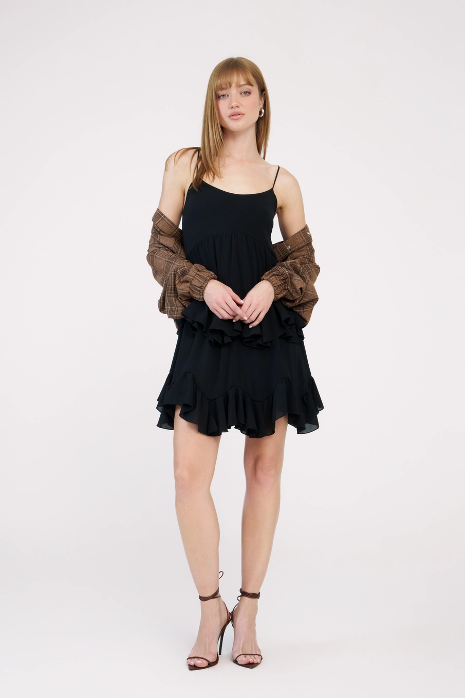 Vestido Curto Comfort Com Babados Preto 5
