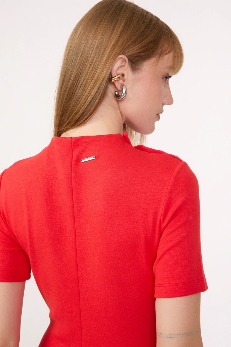 Vestido Midi Slim Com Detalhe De Botão Vermelho 4