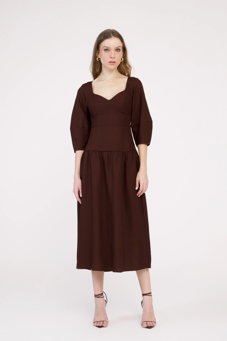 Vestido Midi Decote Coração E Mangas Balonê Marrom 1