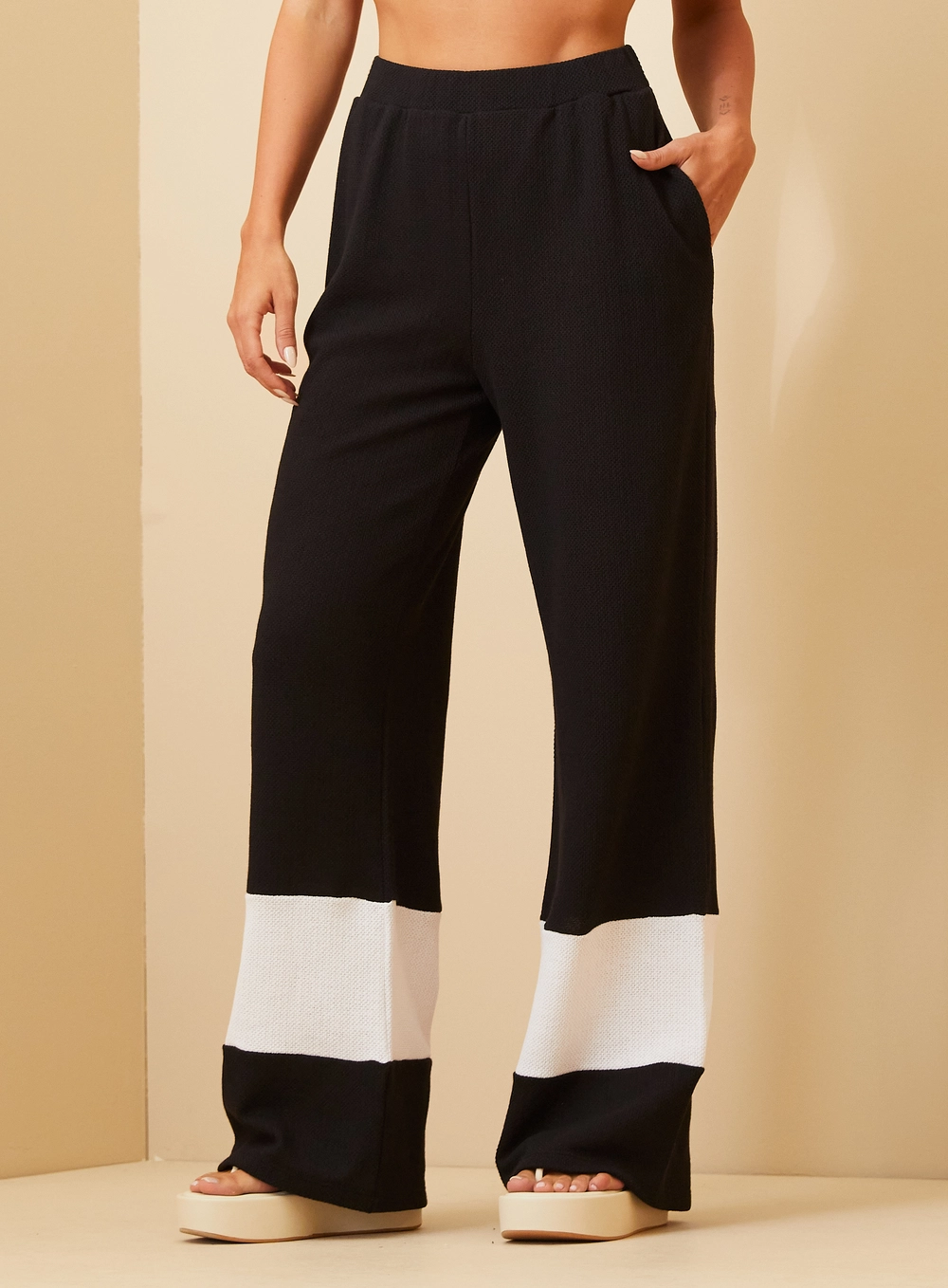 Calça Feminina Com Barra Bicolor - Comfort Preto 2