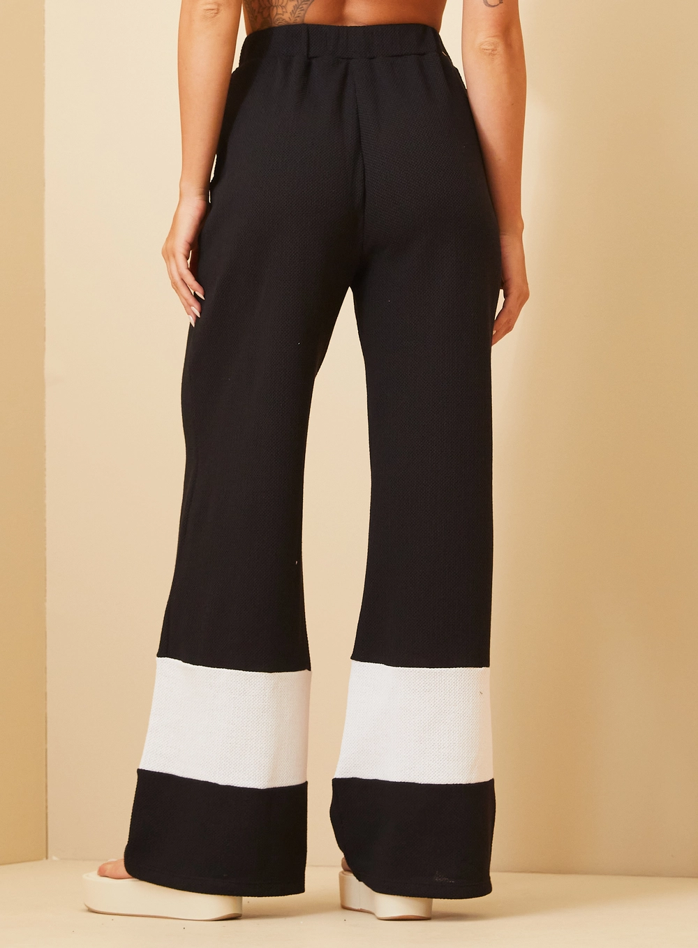 Calça Feminina Com Barra Bicolor - Comfort Preto 4