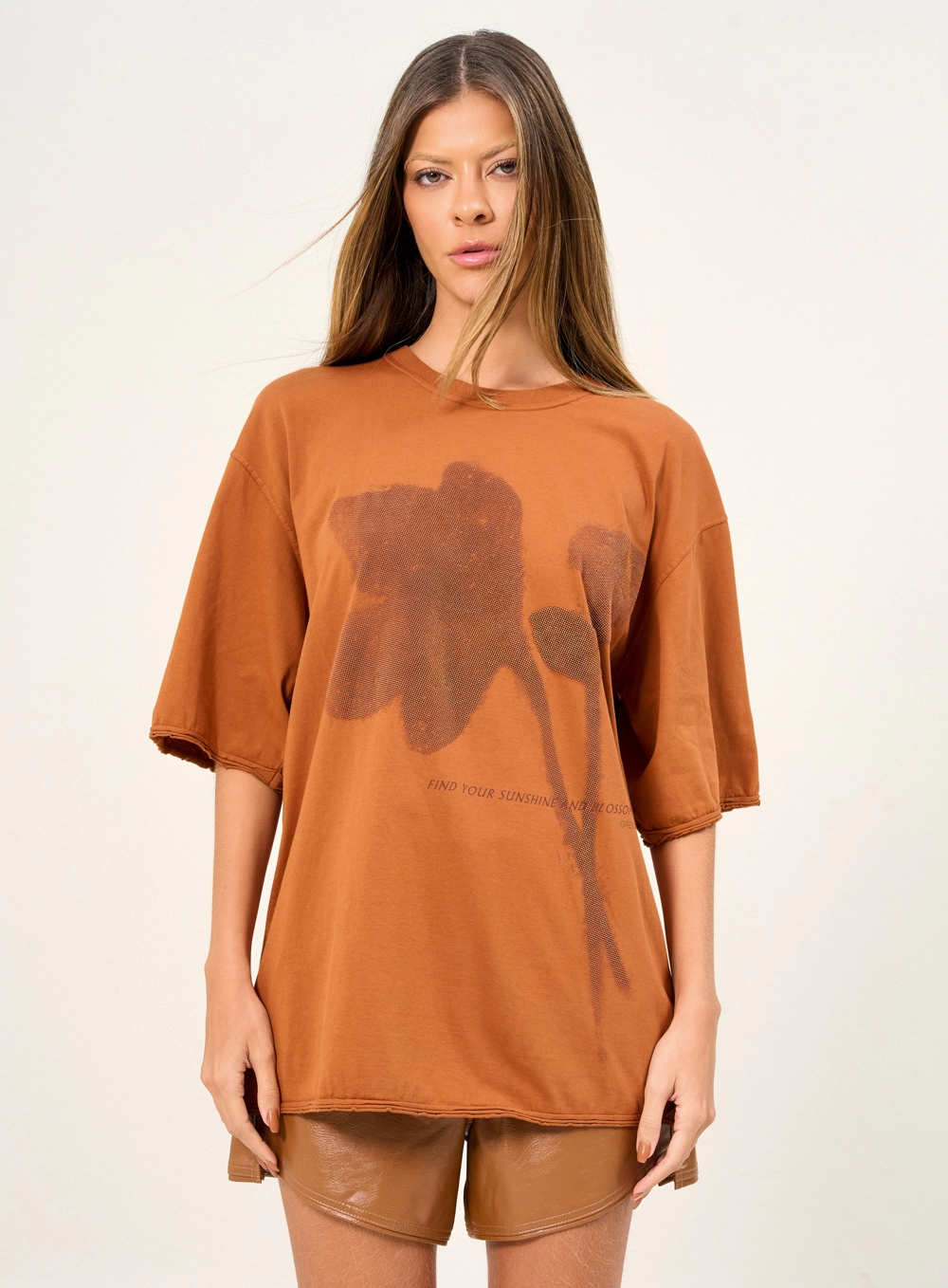 Camiseta Oversized Com Mangas Amplas Marrom Zeus 1