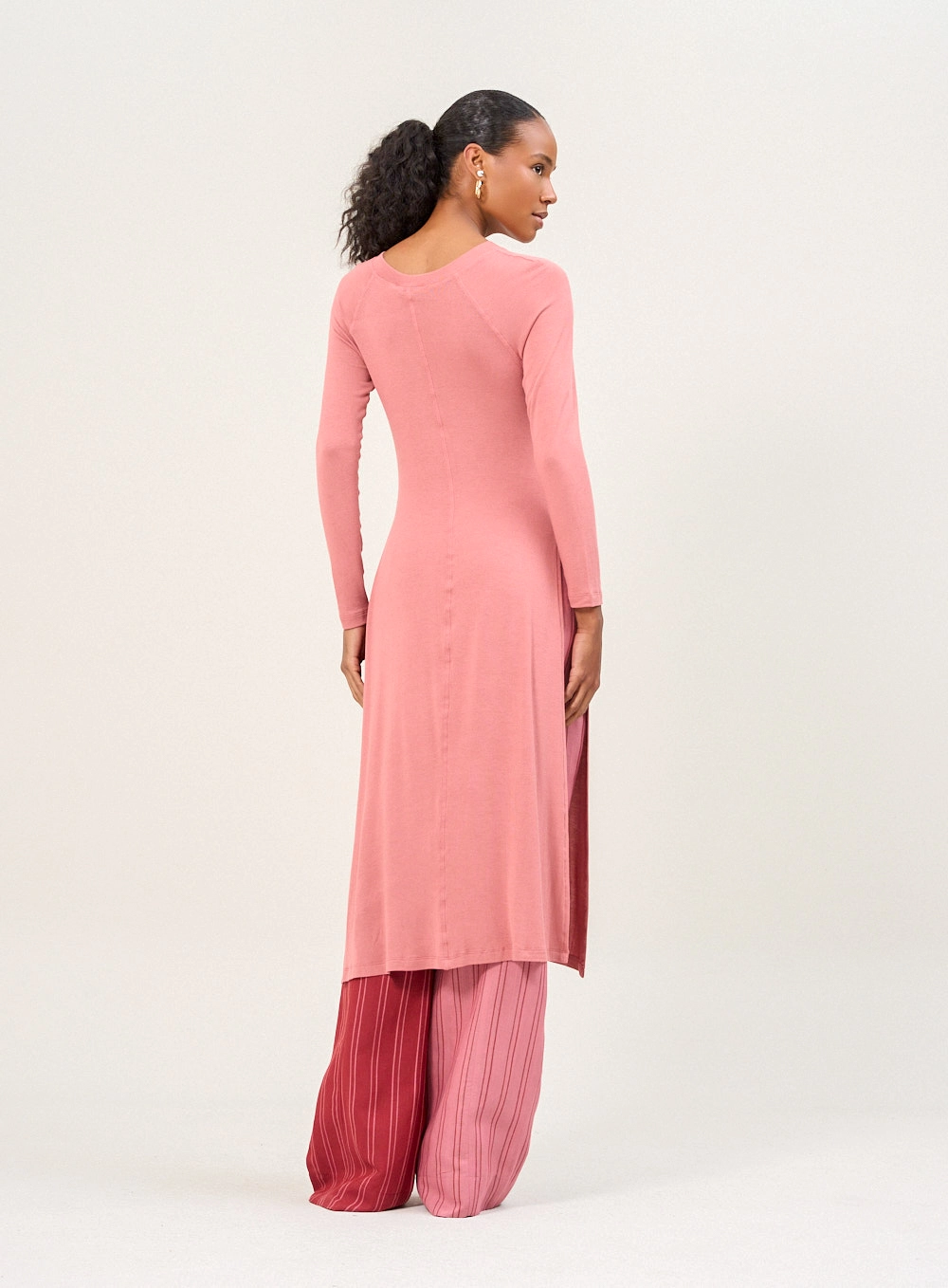 Blusa Alongada Manga Longa Com Fendas Laterais Rosa 2