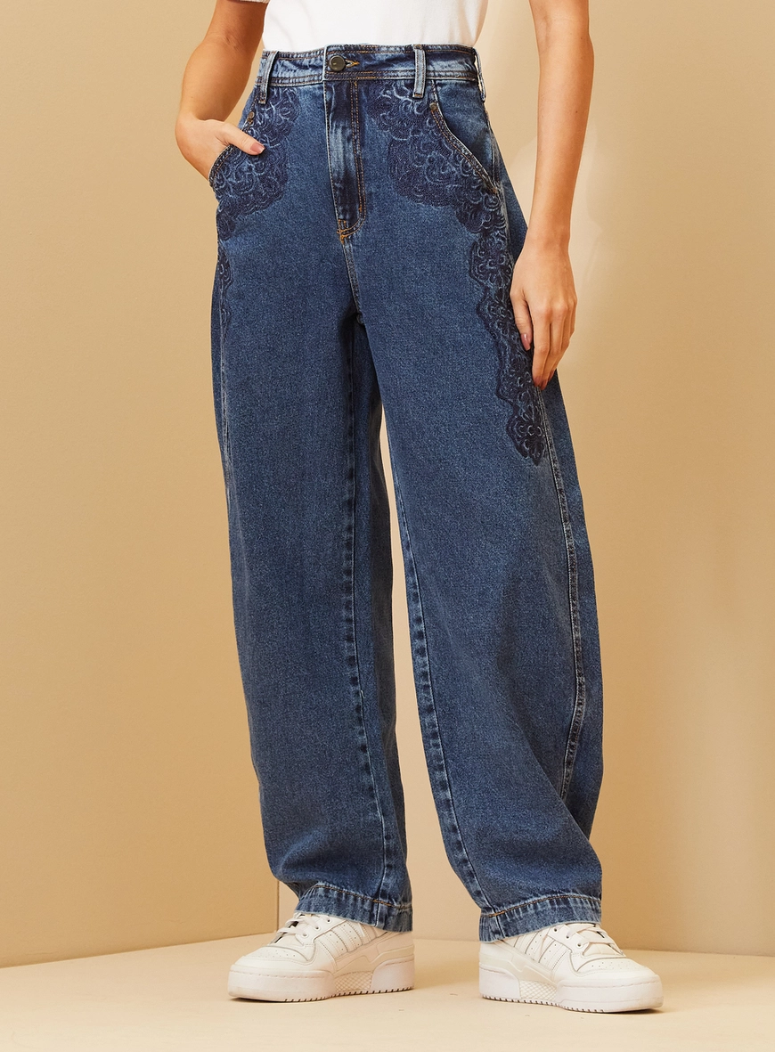 Calça Feminina Jeans Bordada - Barrel Índigo 2