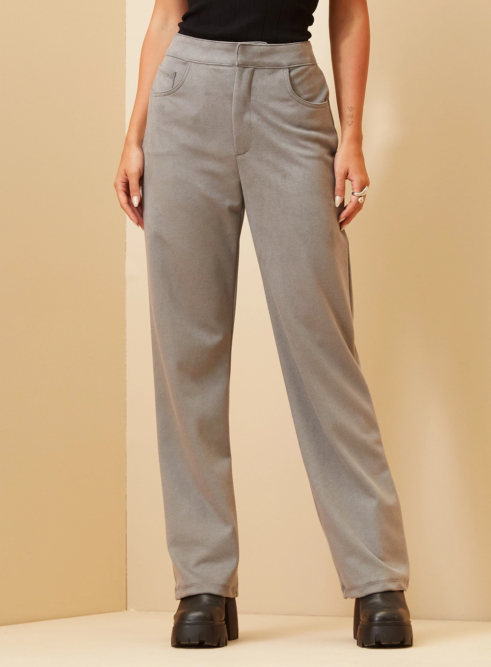 Calça Reta Cintura Alta Em Suede Cinza 2
