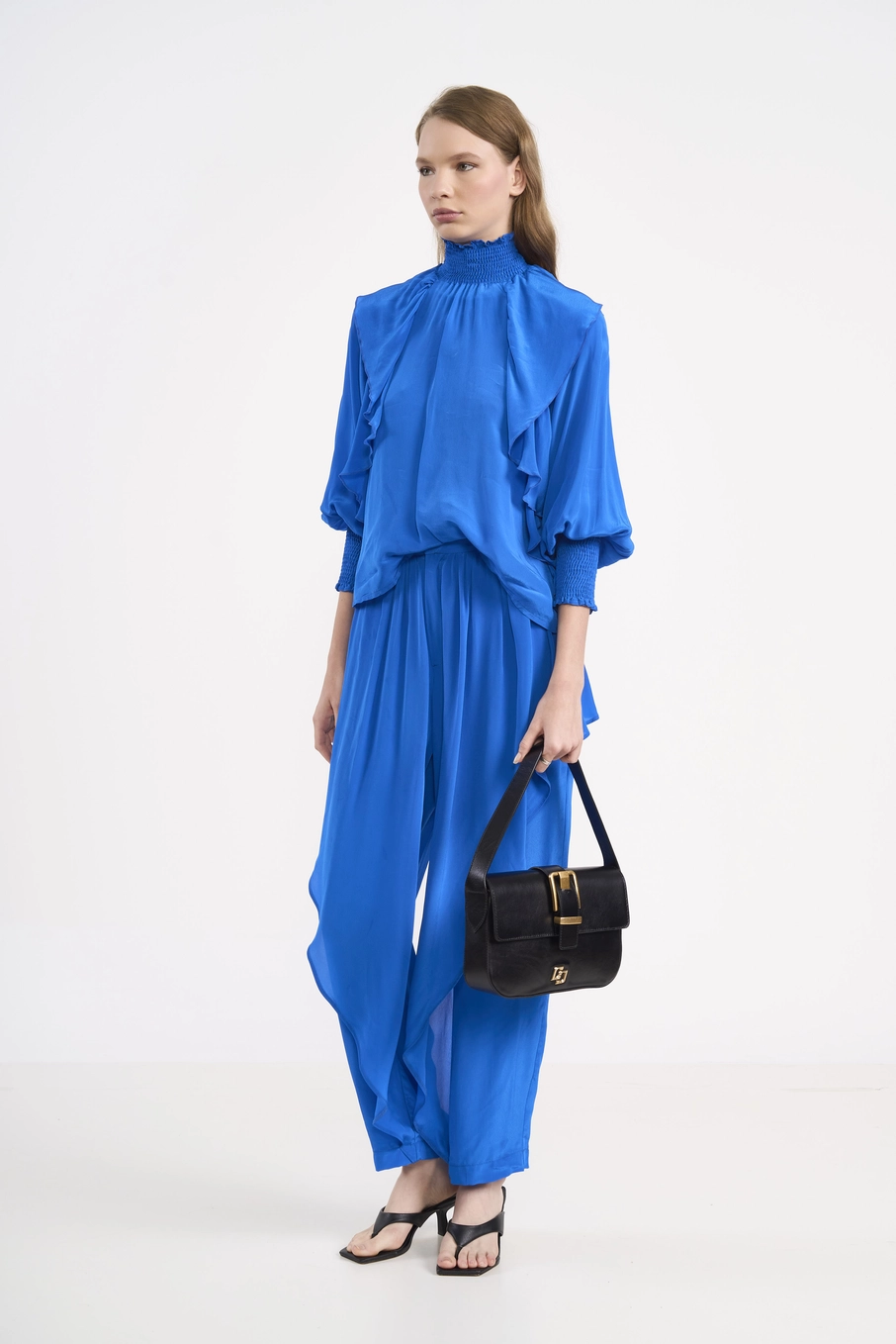 Blusa Com Babados E Gola Alta Azul