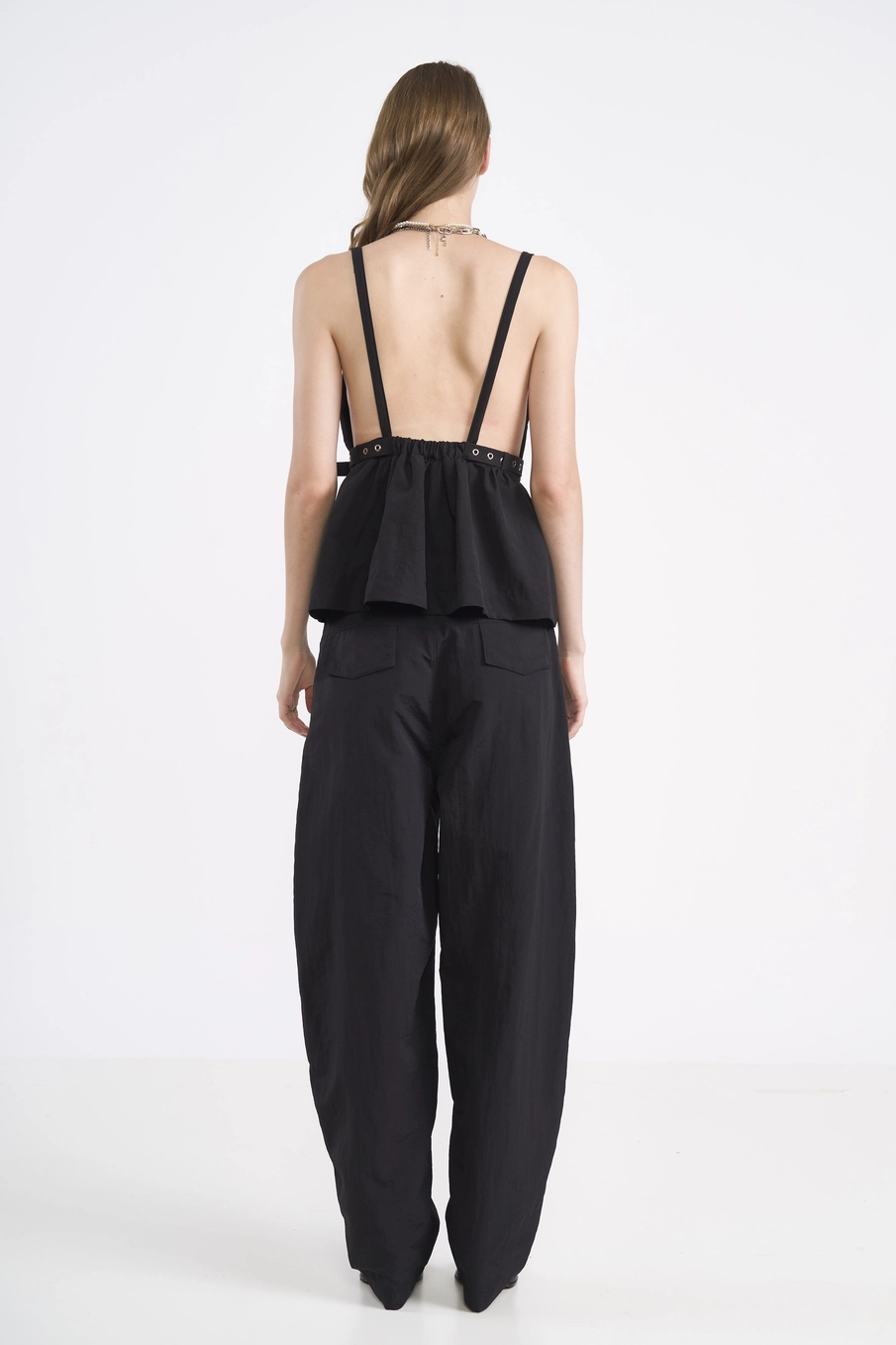 Blusa Peplum Com Decote Profundo E Cinto Preto