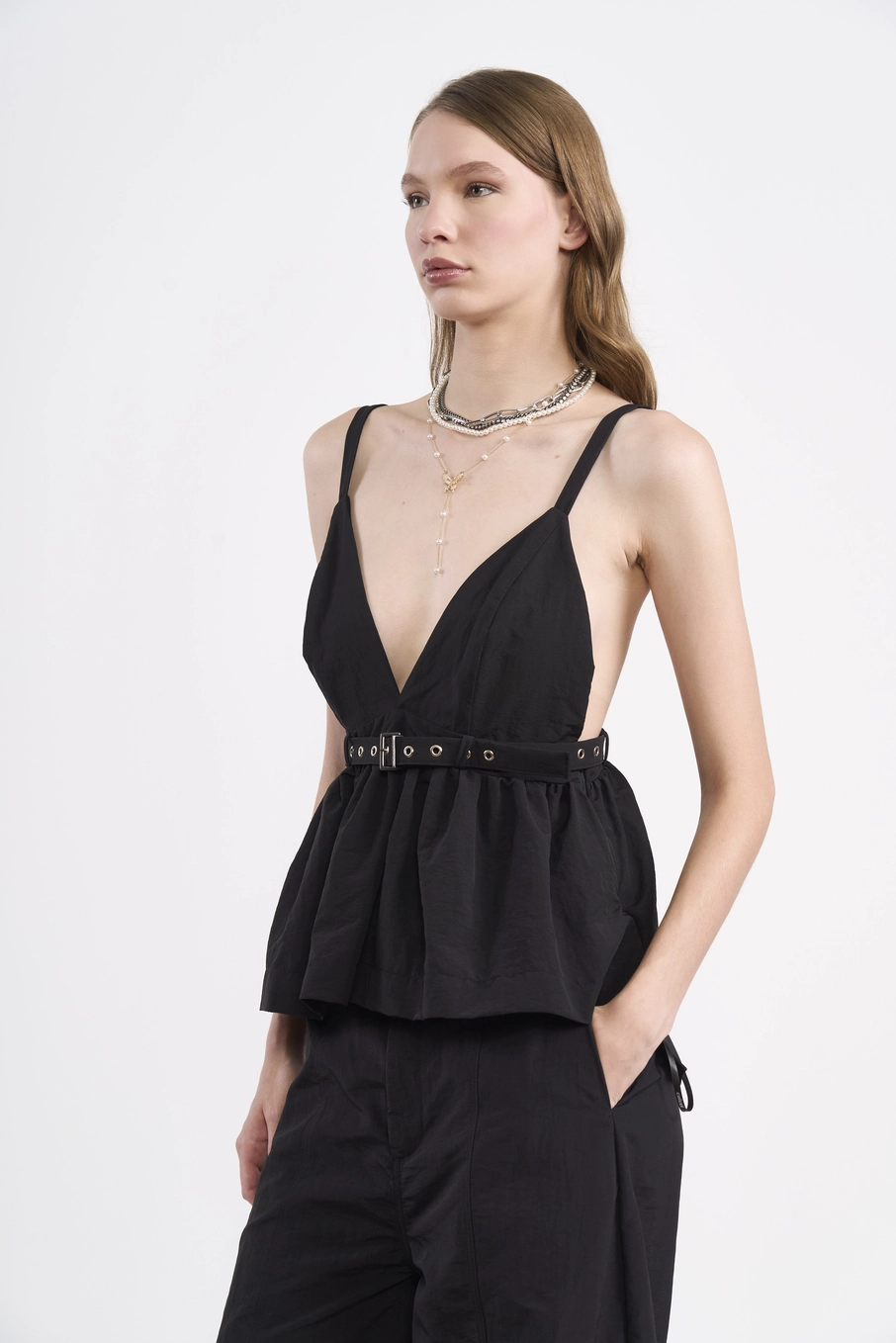 Blusa Peplum Com Decote Profundo E Cinto Preto