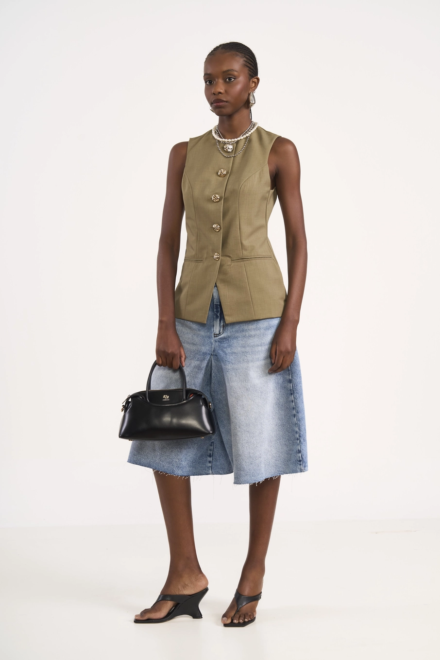 Blusa Alfaiataria Nostalgic Botões Decorativos Bege Misk