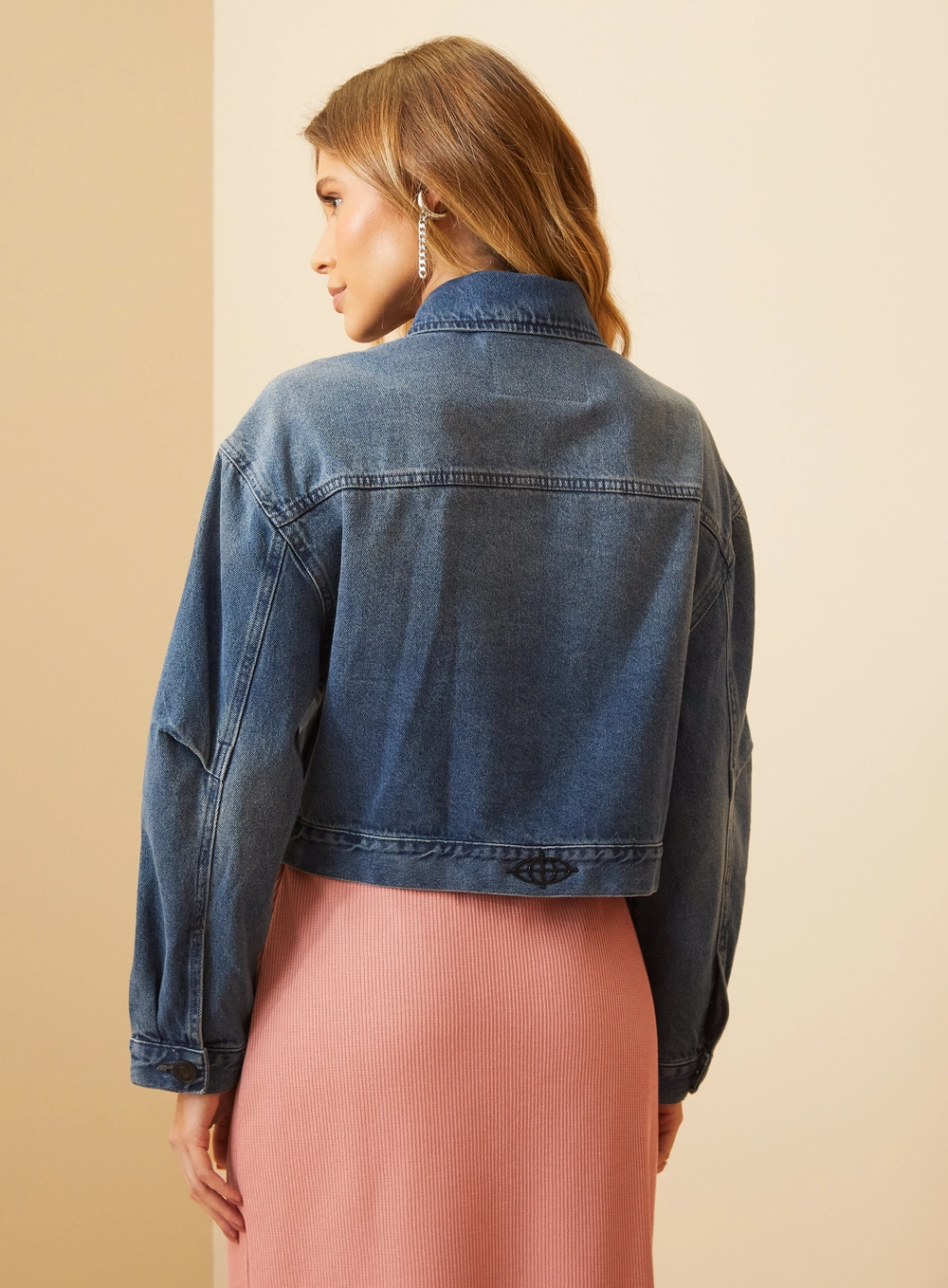 Jaqueta Jeans Feminina Com Recortes - Cropped Índigo 4