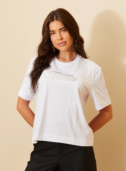 Camiseta Feminina Minimalista Com Bordado