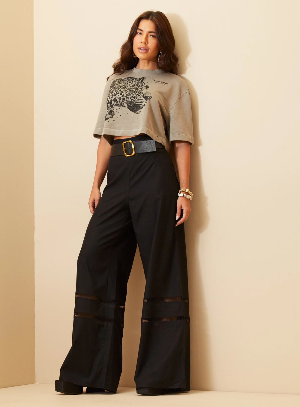 Camiseta Feminina Cropped Estampa Animal Print Cinza 4