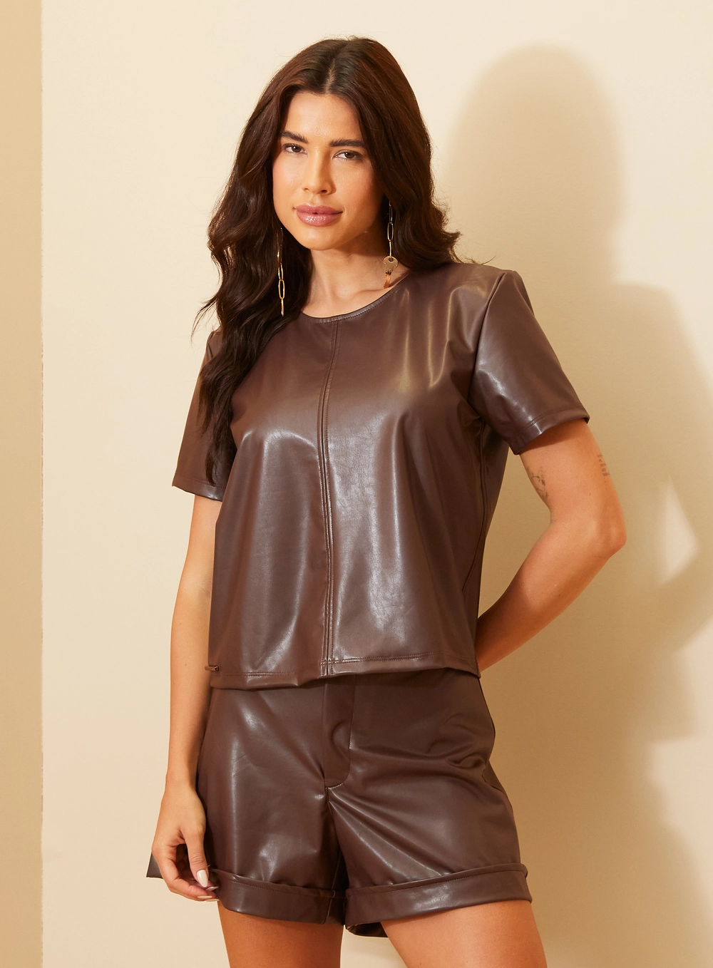 Camiseta Feminina Em Pu - Comfort Marrom 1