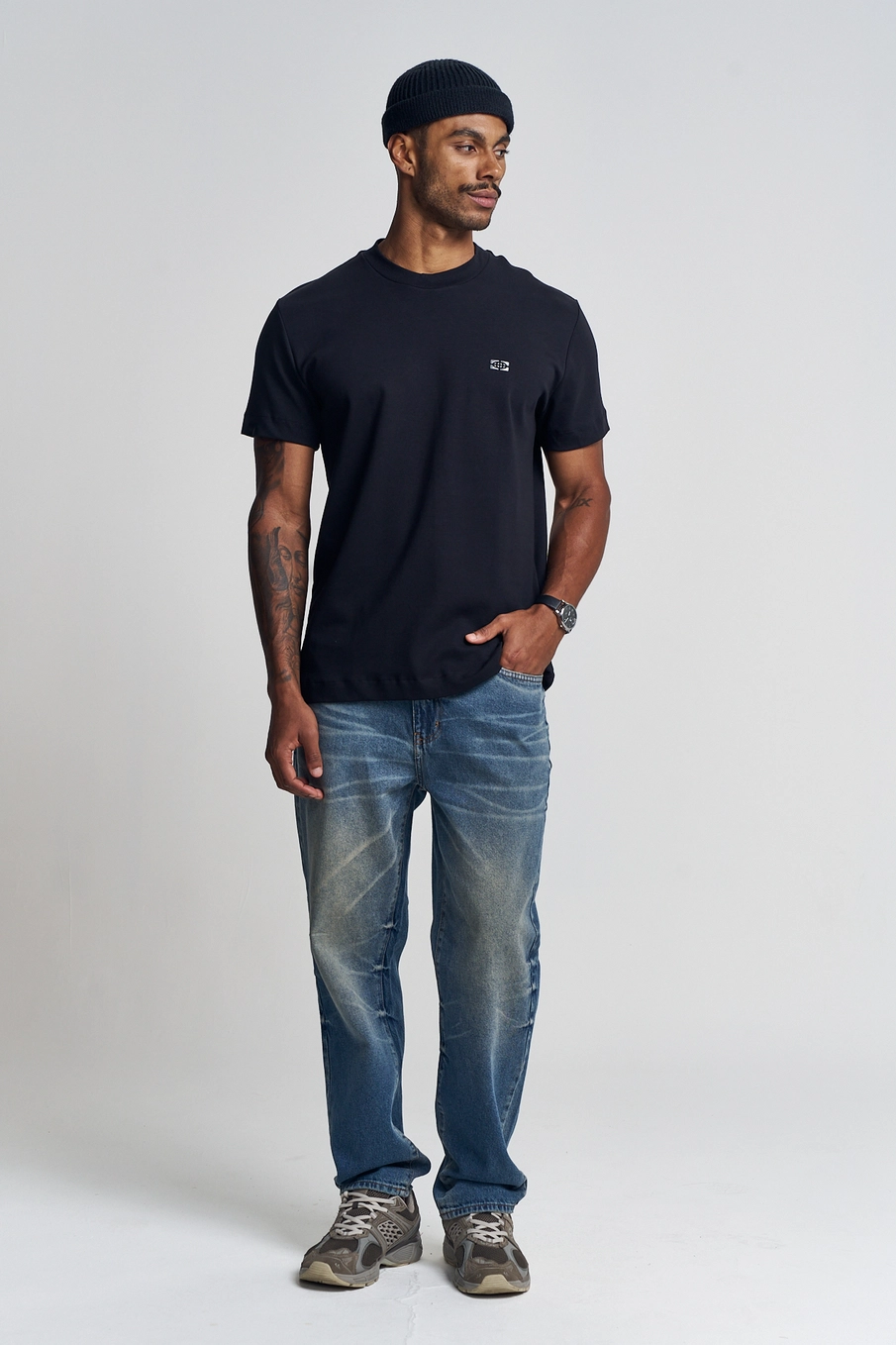 Camiseta Masculina Básica Com Logo Aplicado Preto 4