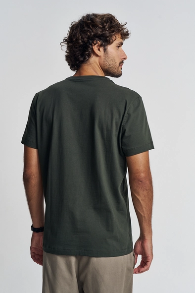 Camiseta Masculina Com Patch No Peito