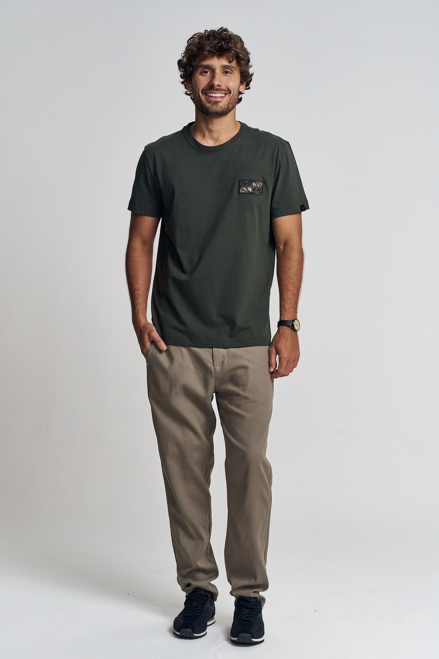 Camiseta Masculina Com Patch No Peito Verde 1