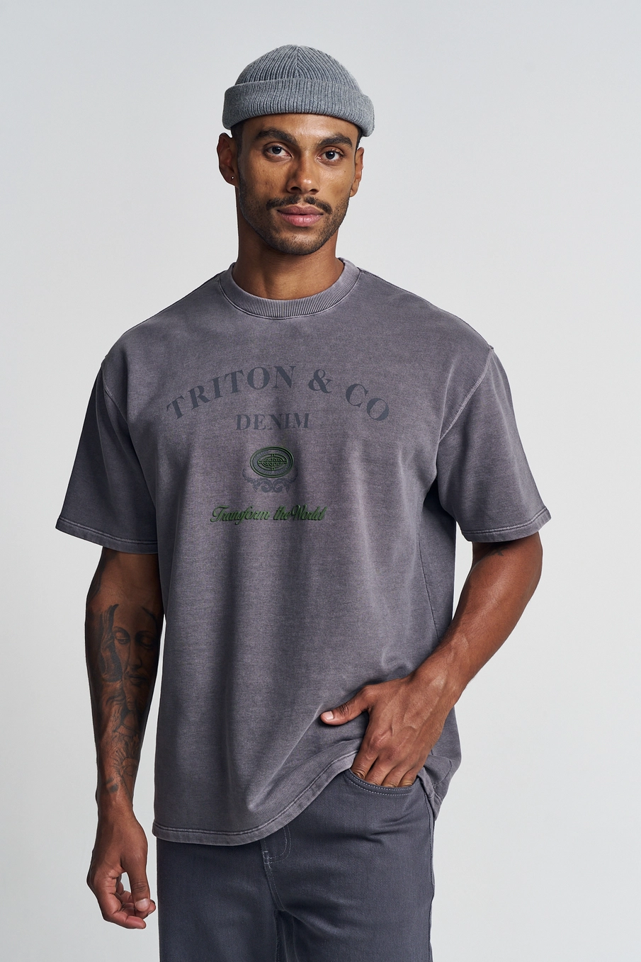 Camiseta Masculina Estonada Com Estampa Frontal CINZA 1