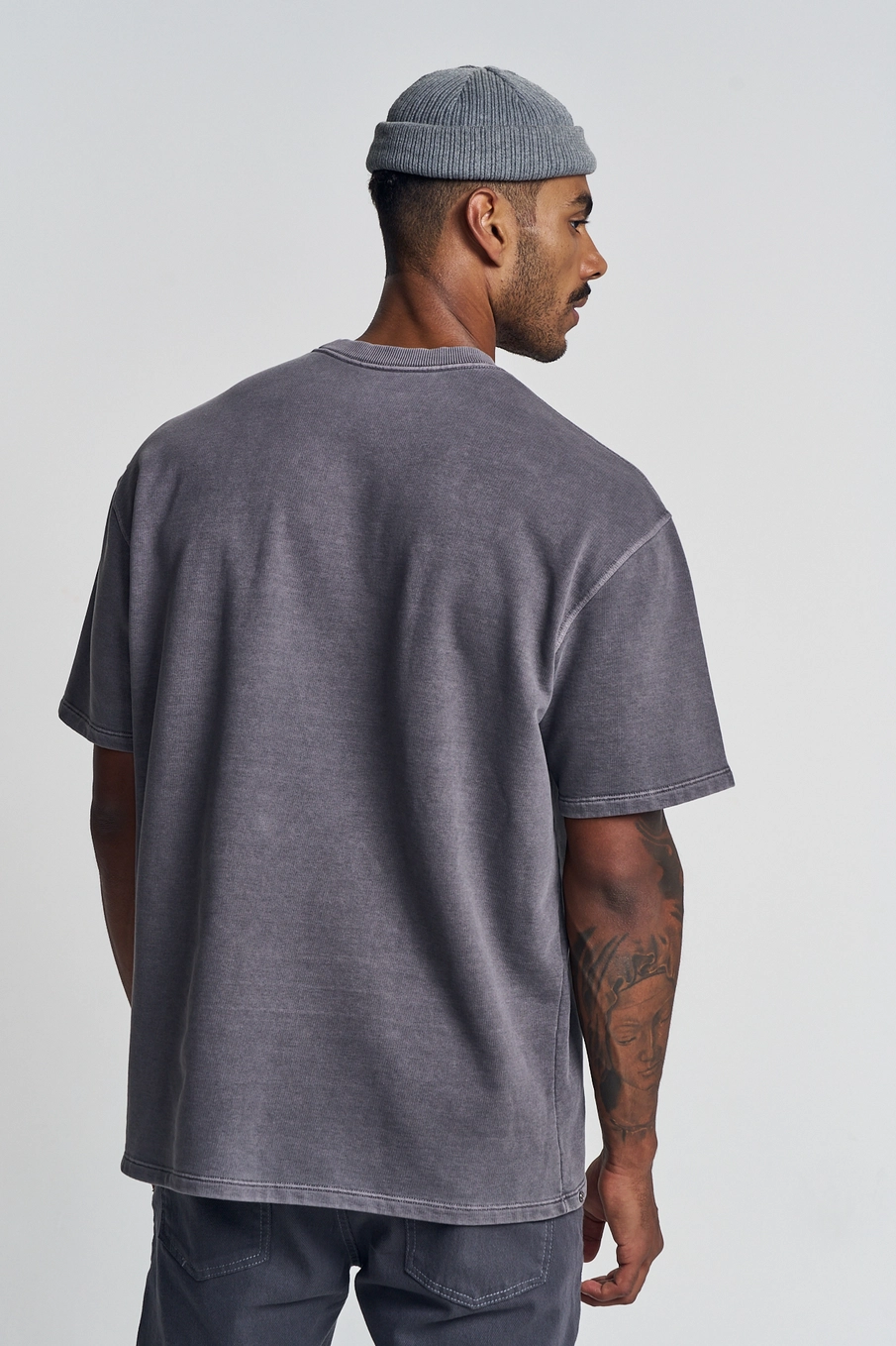 Camiseta Masculina Estonada Com Estampa Frontal CINZA 2