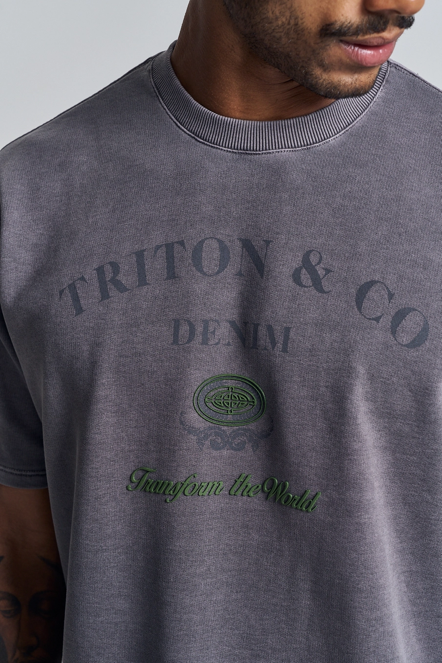 Camiseta Masculina Estonada Com Estampa Frontal CINZA 3