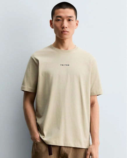 Camiseta Reta Com Logo Minimalista