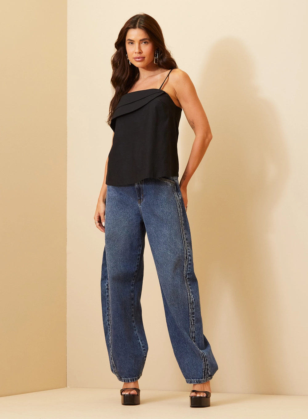 Blusa Feminina Com Drapeado Frontal - Comfort Preto 4