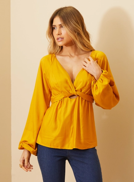 Blusa Feminina Com Transpasse Frontal
