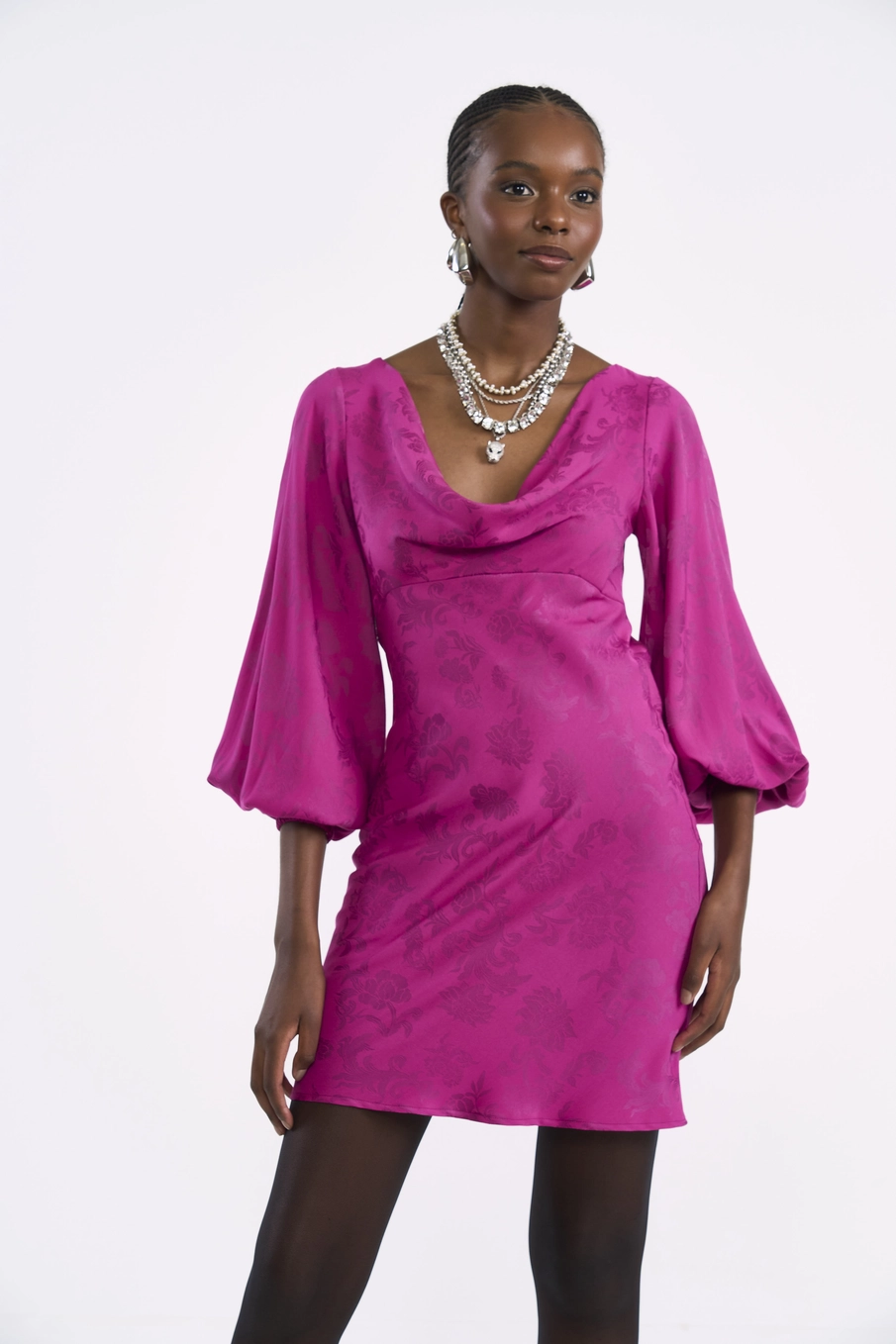 Vestido Curto Com Mangas Sino E Costas Abertas Rosa